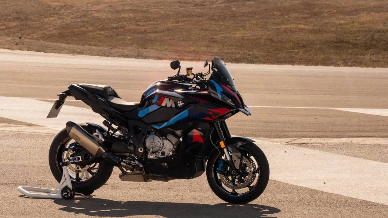 2025 BMW M 1000 XR